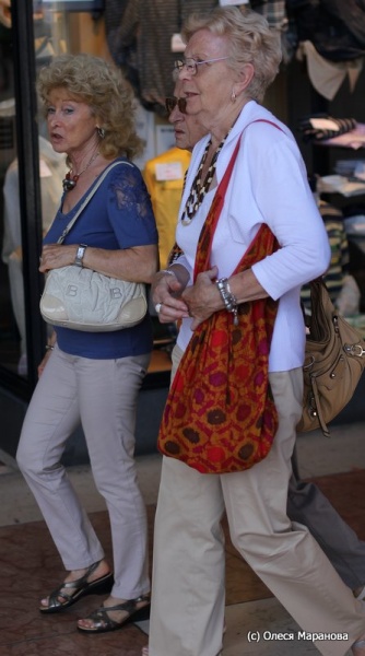как одеваются пожилые в Италии, фото пожилых на улице Милана, как одеваются пенсионеры в европе фото, стилист для пожилых, как выглядят стильно одетые пенсионеры в Европе фото, мода для пожилых фото.
