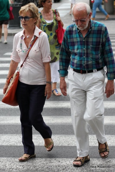 как одеваются пожилые в Италии, фото пожилых на улице Милана, как одеваются пенсионеры в европе фото, стилист для пожилых, как выглядят стильно одетые пенсионеры в Европе фото, мода для пожилых фото.