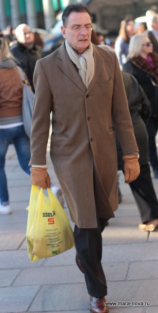 стильно одетые мужчины в возрасте Милан фото с улиц